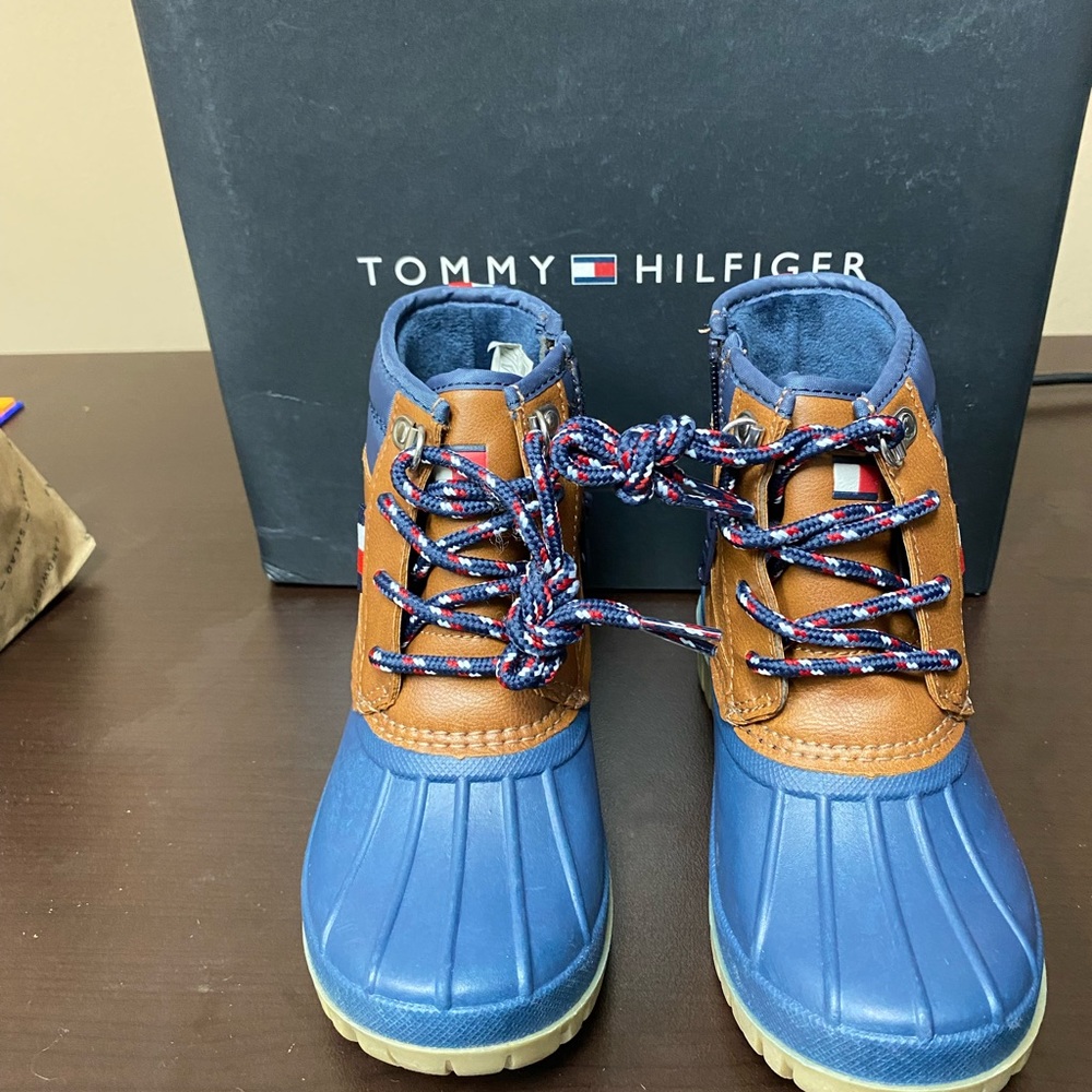 Tommy Hiliger Danni Duck Tan and Navy Boot